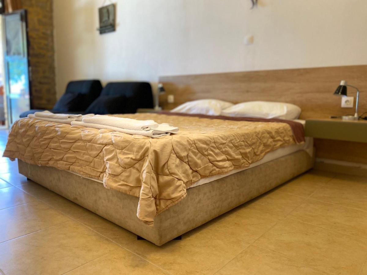 Apanemia Rooms Triopetra Buitenkant foto